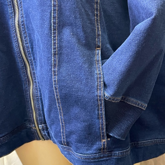 Classic Blue Denim Jacket for Women - Picture 3 of 11